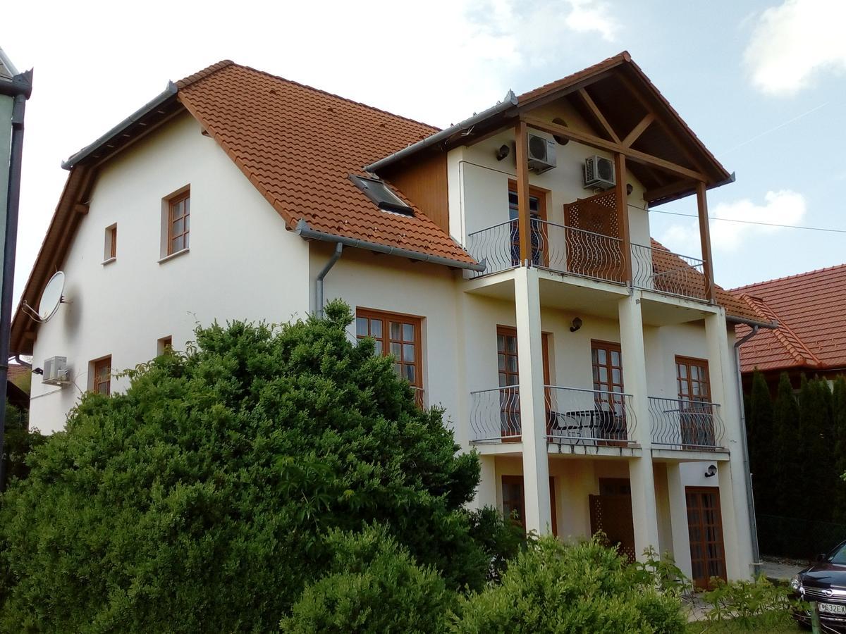 Relax House Апартаменти